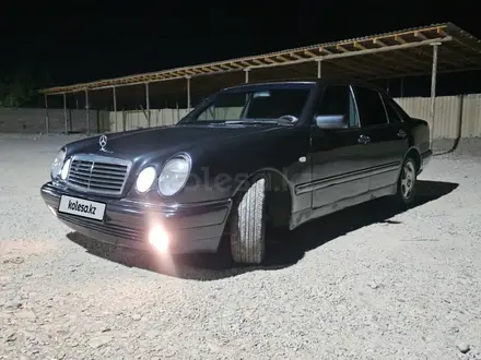 Mercedes-Benz E 280 1997 года за 3 000 000 тг. в Туркестан – фото 2