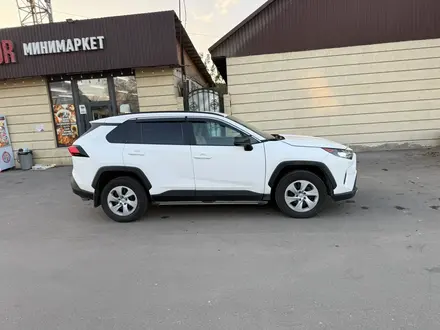 Toyota RAV4 2020 года за 11 500 000 тг. в Алматы – фото 3
