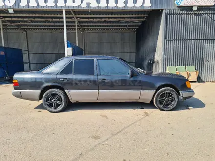 Mercedes-Benz E 230 1992 года за 1 100 000 тг. в Тараз – фото 3