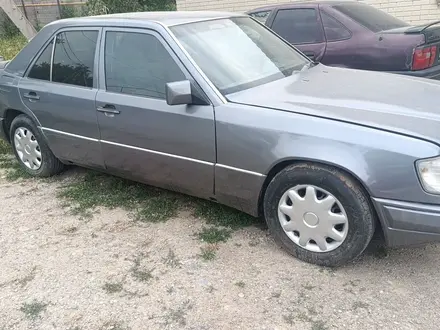 Mercedes-Benz E 230 1990 года за 1 100 000 тг. в Караганда – фото 2