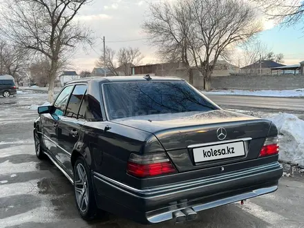 Mercedes-Benz E 220 1994 года за 2 700 000 тг. в Тараз – фото 7