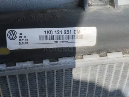 Радиатор охлаждения основной на VW Passat B6 B7 VAG есть разные за 40 000 тг. в Алматы – фото 16