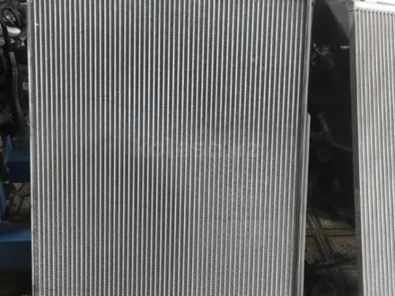 Радиатор охлаждения основной на VW Passat B6 B7 VAG есть разные за 40 000 тг. в Алматы – фото 5