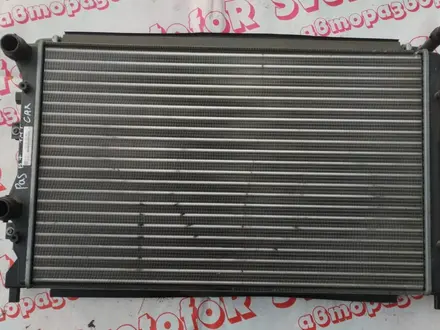 Радиатор охлаждения основной на VW Passat B6 B7 VAG есть разные за 40 000 тг. в Алматы – фото 2