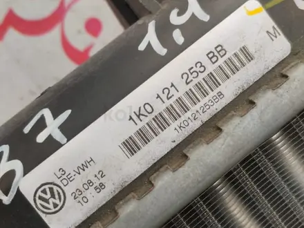 Радиатор охлаждения основной на VW Passat B6 B7 VAG есть разные за 40 000 тг. в Алматы – фото 3