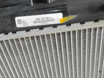 Радиатор охлаждения основной на VW Passat B6 B7 VAG есть разные за 40 000 тг. в Алматы – фото 6