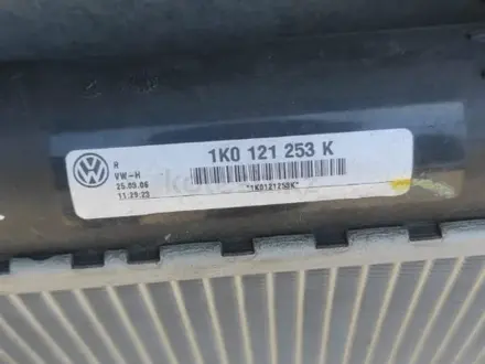Радиатор охлаждения основной на VW Passat B6 B7 VAG есть разные за 40 000 тг. в Алматы – фото 8