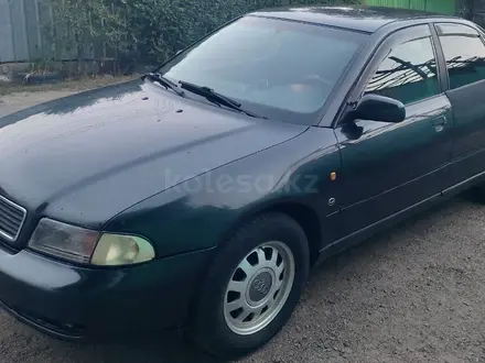 Audi A4 1997 года за 1 500 000 тг. в Алматы – фото 2