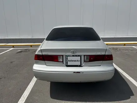 Toyota Camry 2001 года за 2 600 000 тг. в Алматы – фото 2