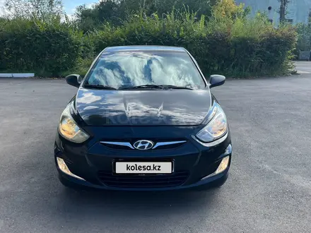 Hyundai Solaris 2013 года за 4 200 000 тг. в Астана – фото 2