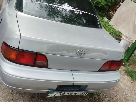 Toyota Camry 1996 года за 1 900 000 тг. в Семей – фото 2