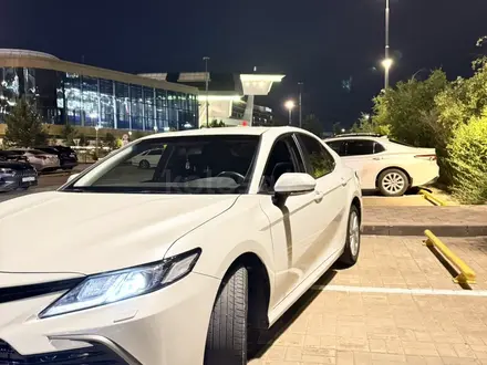Toyota Camry 2024 года за 13 800 000 тг. в Астана – фото 2