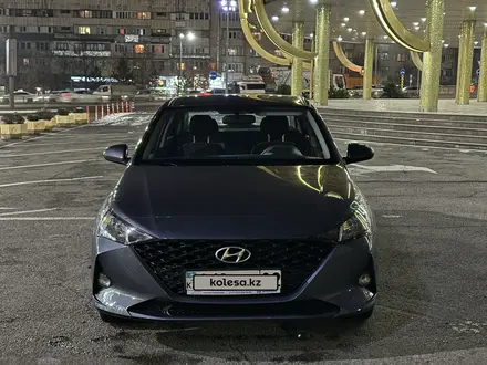 Hyundai Accent 2021 года за 7 790 000 тг. в Алматы – фото 2