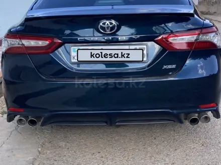 Toyota Camry 2019 года за 13 500 000 тг. в Сарыагаш – фото 2