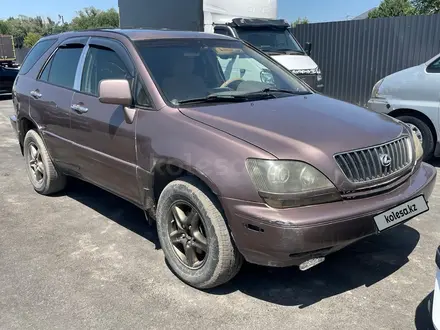 Lexus RX 300 1998 года за 2 266 400 тг. в Алматы – фото 3
