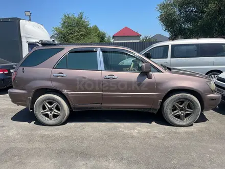 Lexus RX 300 1998 года за 2 266 400 тг. в Алматы – фото 8