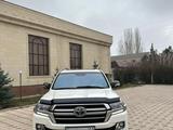 Toyota Land Cruiser 2018 года за 39 000 000 тг. в Тараз – фото 2