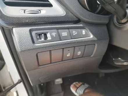 Hyundai Santa Fe 2018 года за 9 500 000 тг. в Шымкент – фото 15