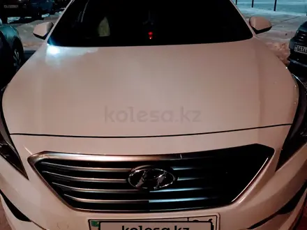 Hyundai Sonata 2015 года за 8 500 000 тг. в Актобе – фото 2