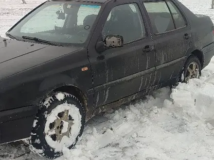 Volkswagen Vento 1995 года за 800 000 тг. в Актобе – фото 2