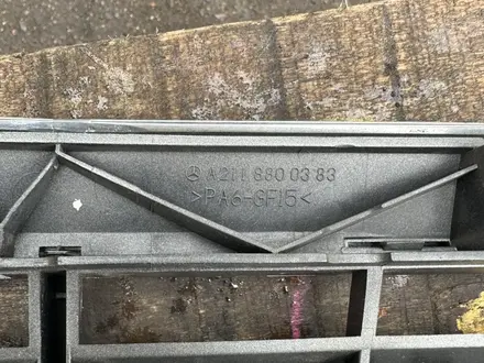 Решетка радиатора гриль W211 classic elegance за 30 000 тг. в Алматы – фото 3