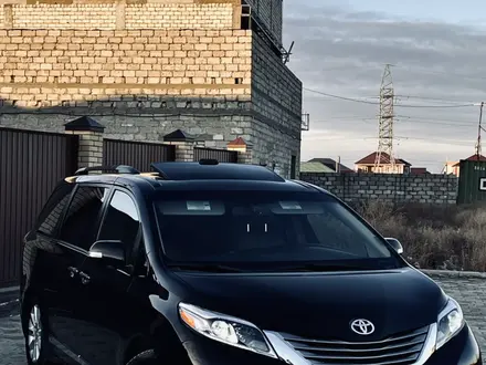 Toyota Sienna 2015 года за 10 300 000 тг. в Атырау