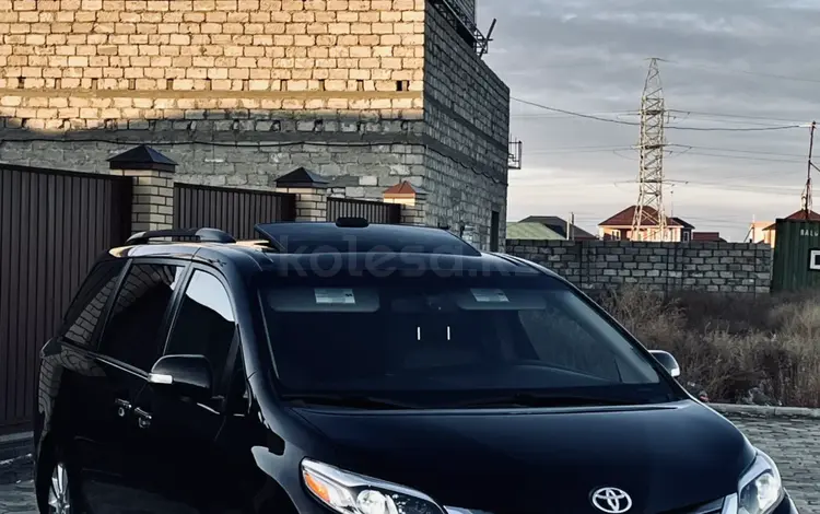 Toyota Sienna 2015 года за 10 300 000 тг. в Атырау
