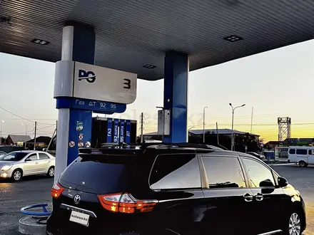 Toyota Sienna 2015 года за 10 300 000 тг. в Атырау – фото 23