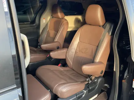 Toyota Sienna 2015 года за 10 300 000 тг. в Атырау – фото 26