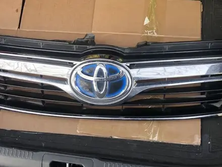 Решетка оригинал Камри 50 camry 55 гибрид за 15 000 тг. в Алматы