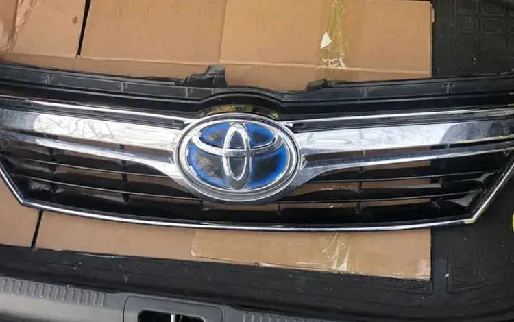 Решетка оригинал Камри 50 camry 55 гибрид за 15 000 тг. в Алматы