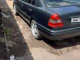 Mercedes-Benz C 200 1995 годаүшін850 000 тг. в Сарань – фото 3