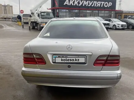 Mercedes-Benz E 200 2000 года за 4 900 000 тг. в Астана – фото 14