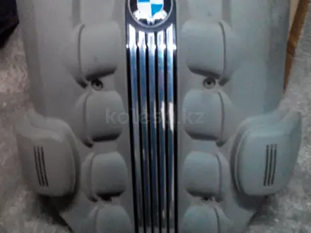 Крышка двигателя на BMW x5 e53 за 10 000 тг. в Шымкент