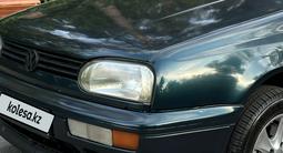 Volkswagen Golf 1997 года за 1 600 000 тг. в Алматы – фото 4