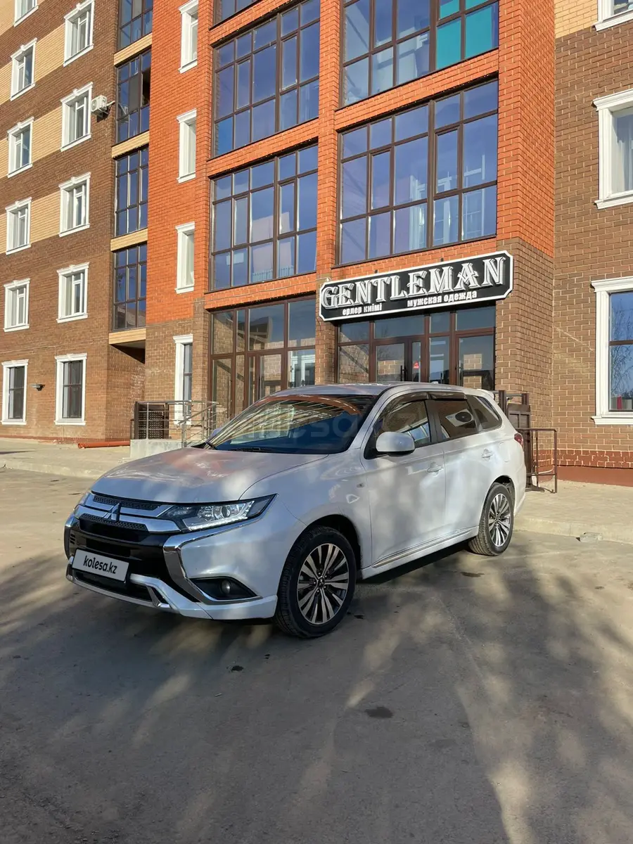 Mitsubishi Outlander, 2022