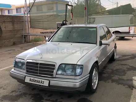 Mercedes-Benz E 220 1994 года за 2 450 000 тг. в Шымкент – фото 4