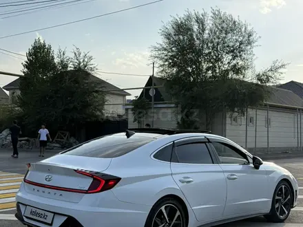 Hyundai Sonata 2021 года за 10 500 000 тг. в Алматы – фото 2