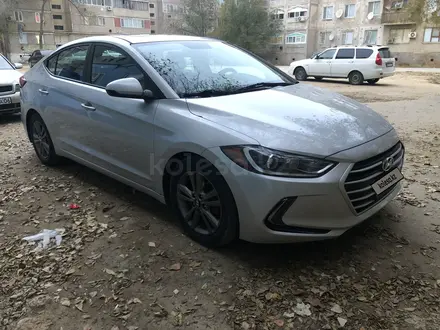 Hyundai Elantra 2018 года за 6 215 000 тг. в Атырау – фото 5