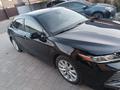 Toyota Camry 2018 года за 8 000 000 тг. в Актобе – фото 3