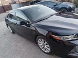 Toyota Camry 2018 года за 8 000 000 тг. в Актобе – фото 3