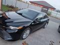 Toyota Camry 2018 года за 8 000 000 тг. в Актобе