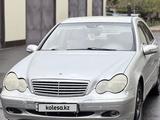 Mercedes-Benz C 180 2001 года за 1 350 000 тг. в Астана