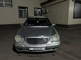 Mercedes-Benz C 180 2001 года за 1 350 000 тг. в Астана – фото 2