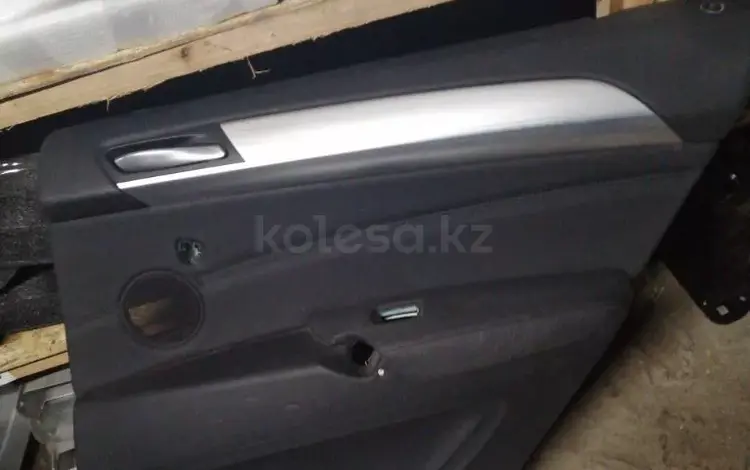 Обшивка задней правой двери на BMW x6 e71 за 15 000 тг. в Алматы