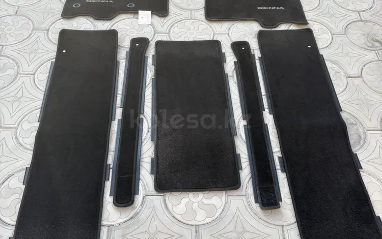 Коврики Тойота Сиенна оригинальные за 25 000 тг. в Атырау