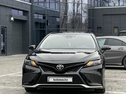 Toyota Camry 2022 года за 14 500 000 тг. в Алматы – фото 6