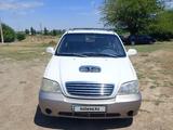 Kia Carnival 2001 годаүшін1 200 000 тг. в Сарыагаш