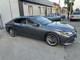 Lexus ES 350 2018 года за 19 000 000 тг. в Алматы – фото 3