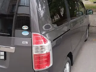 Toyota Noah, 2008